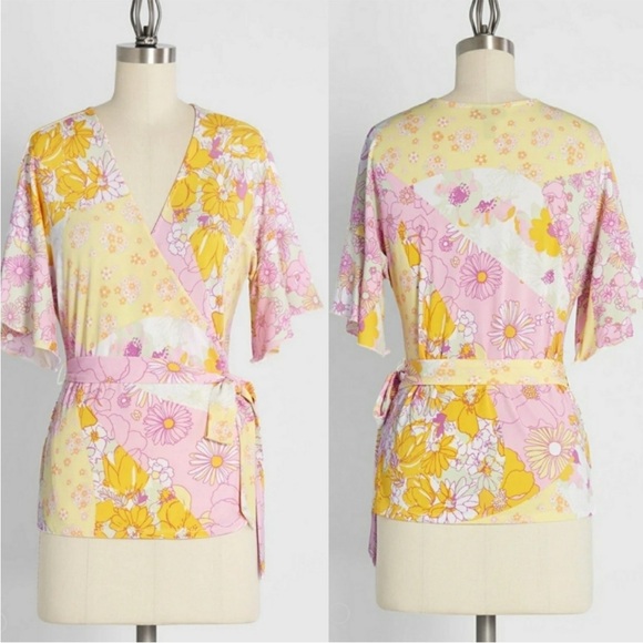 ModCloth Floral Wrap Tie V Neck Blouse in Floral Fields L - Picture 2 of 9